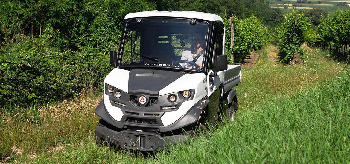 Agricultural vehicles alke