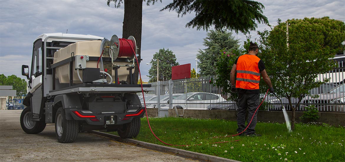 Electric utility vehicles for landscaping and groundskeeping Alkè